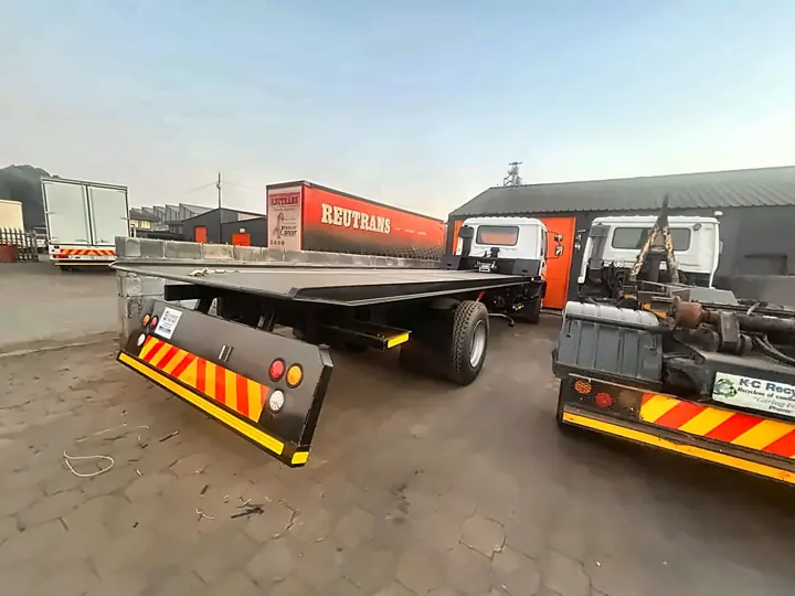 Rollback body with full rear lighting